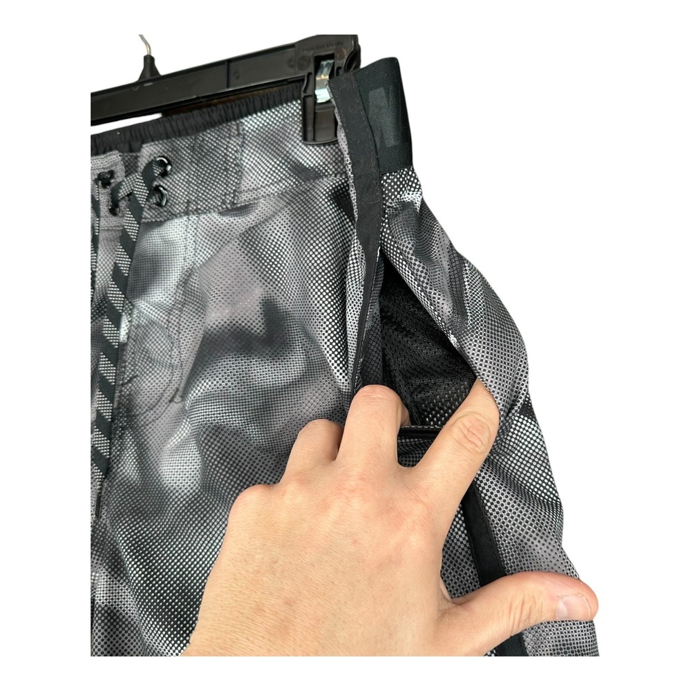 Nike Men's M Medium Gray Black Swirl Swim Trunks Pool Casual - Picture 6 of 16